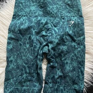 GYMSHARK (S) Seamless Adapt Animal Butterfly Teal Cycling Shorts
